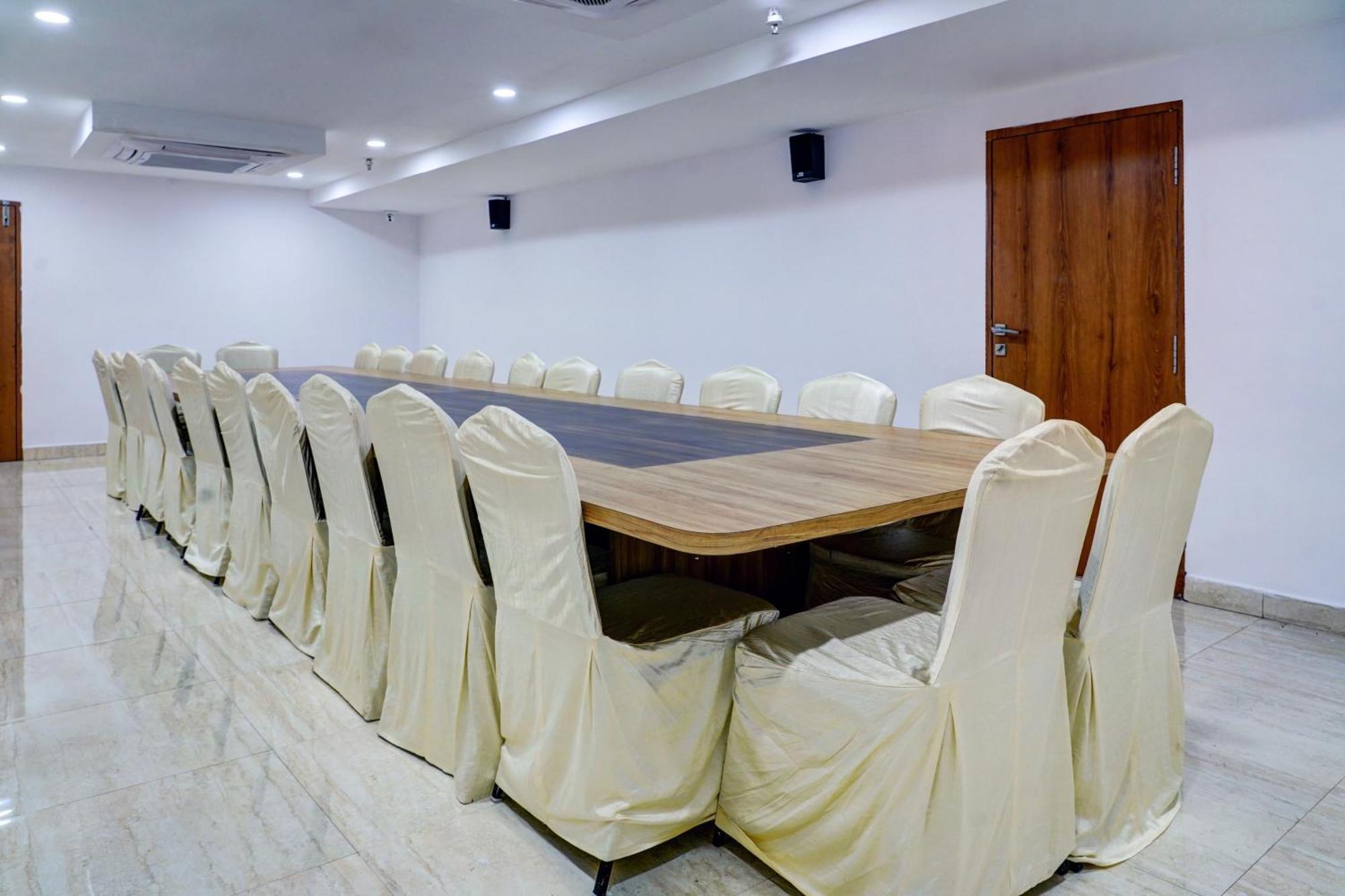 Super Townhouse Dev'S Inn By Cj Gunadala Exterior foto