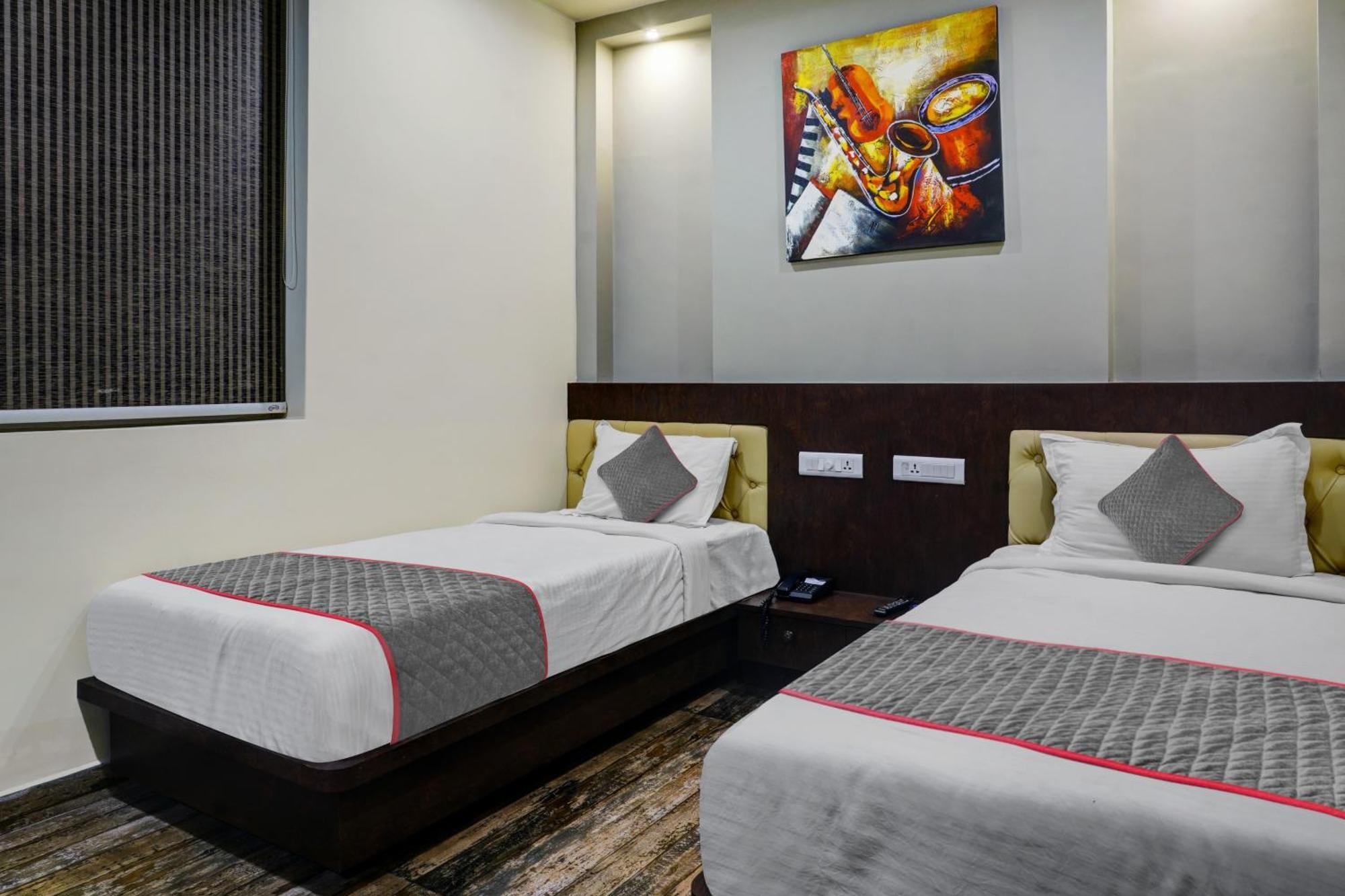 Super Townhouse Dev'S Inn By Cj Gunadala Exterior foto