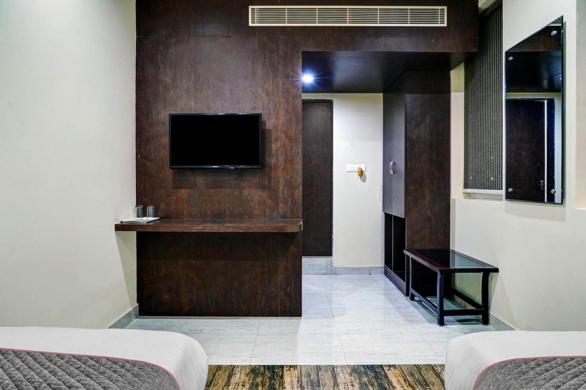 Super Townhouse Dev'S Inn By Cj Gunadala Exterior foto