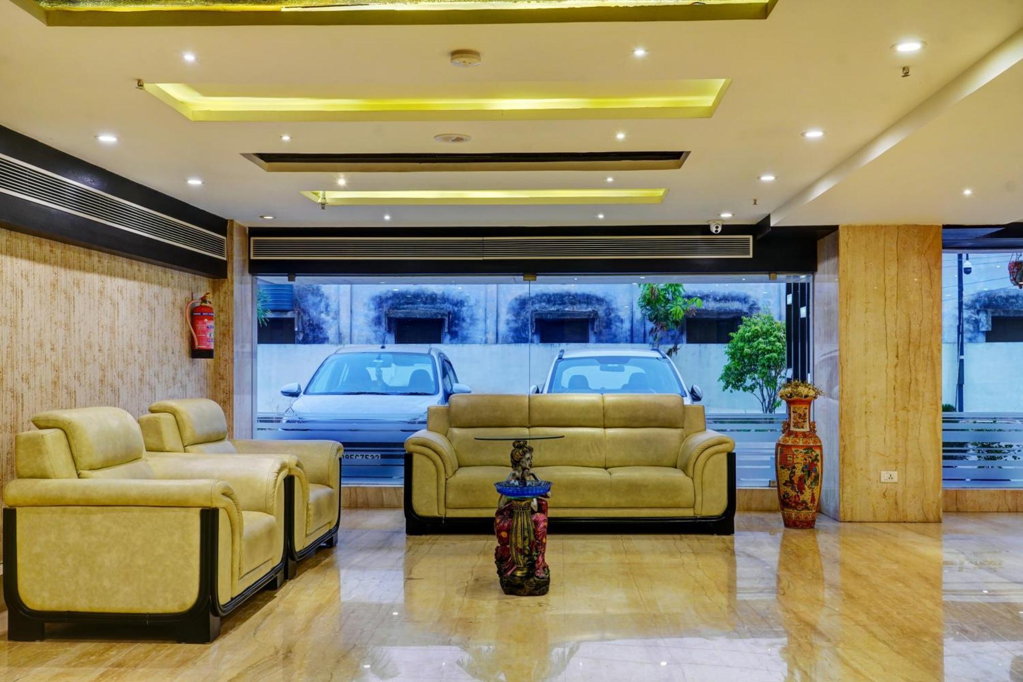Super Townhouse Dev'S Inn By Cj Gunadala Exterior foto