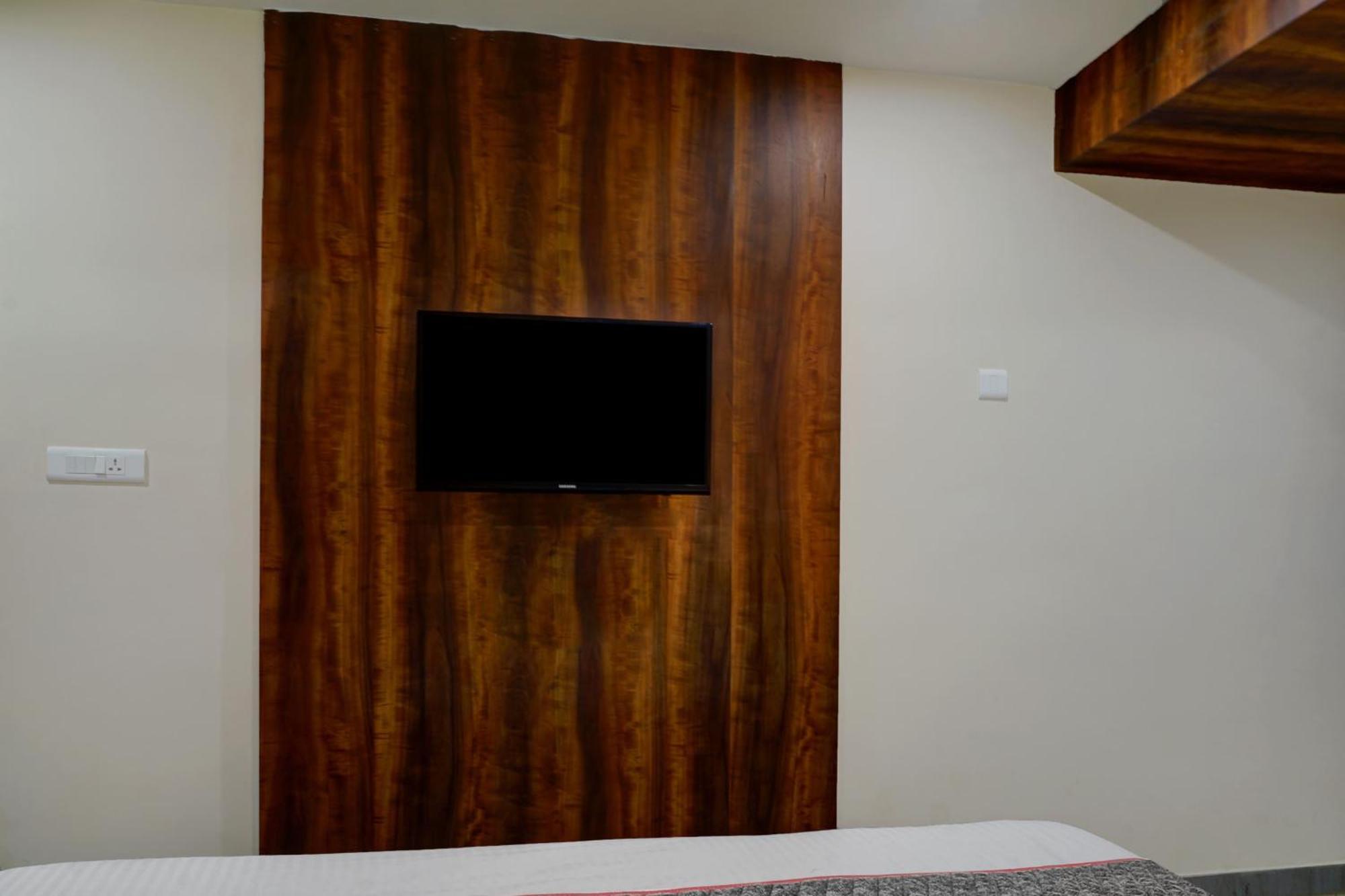Super Townhouse Dev'S Inn By Cj Gunadala Exterior foto